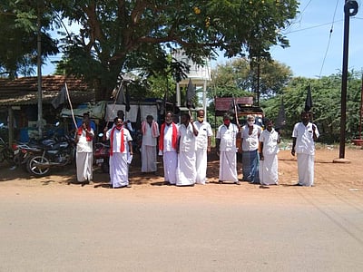 மானாமதுரை, இளையான்குடி பகுதிகளில் தமிழ்நாடு விவசாயிகள் சங்கம், திமுக ஆர்ப்பாட்டம்