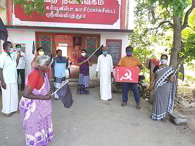 ஸ்ரீவில்லிபுத்தூரில் விவசாய சங்கம் சார்பில் கருப்புக்கொடி ஆர்ப்பாட்டம்.