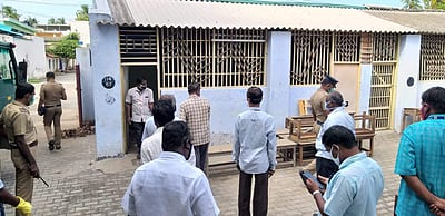 திருப்பூர் மாநகராட்சி இடத்தில் செயல்பட்டு வந்த தனியார் பள்ளி இடிப்பு