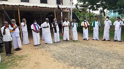 விவசாயிகளுக்கு எதிரான சட்ட திருத்தங்கள்:கருப்புக் கொடி ஏற்றி போராட்டம்