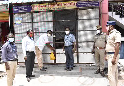 விழுப்புரத்தில் இரு கடைகளுக்கு ‘சீல்’