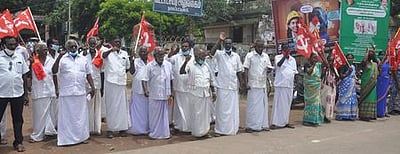 விவசாயத் தொழிலாளா்கள் குடும்பங்களுக்கு கரோனா பொது முடக்க நிவாரணம் வழங்கக் கோரி ஆா்ப்பாட்டம்