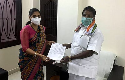 பொதுப்பணித் துறை ஊழியா்களின்கோரிக்கையை நிறைவேற்ற எம்.எல்.ஏ. வலியுறுத்தல்