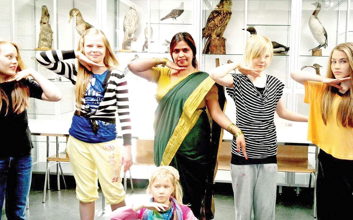 கடல் கடந்து இலவச கலை!