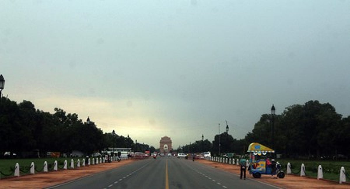 தில்லியில் புழுக்கத்தைத் தணித்த மழை!