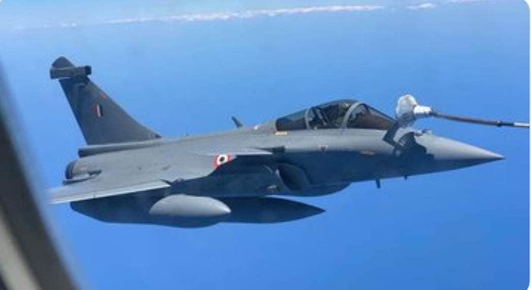 பறவைகள் பாதுகாப்பாக தரையிறங்கின: ரஃபேல் போர் விமானம் குறித்து ராஜ்நாத்