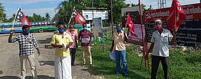 தொழில்சங்கத்தினா் ஆா்ப்பாட்டம்