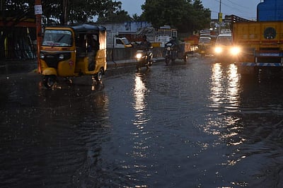 ஈரோட்டில் கனமழை: பொதுமக்கள் உற்சாகம்