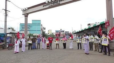 மணப்பாறை: பெட்ரோல் டீசல் விலை உயர்வை கண்டித்தும் தொழிற்சங்கங்கள் ஆர்ப்பாட்டம்