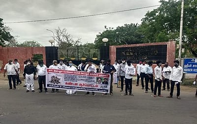 சாத்தான்குளம் சம்பவம்: திருச்சியில் வழக்குரைஞர்கள் ஆர்ப்பாட்டம்