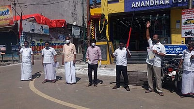 சிதம்பரத்தில் நகராட்சி நிர்வாக சீர்கேட்டை கண்டித்து கண்டன ஆர்ப்பாட்டம் 