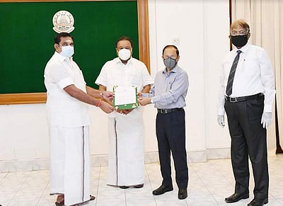 நாகூர் தர்கா கந்தூரி விழா: சந்தன கட்டை வழங்குவதற்கான அரசாணையை அளித்தார் முதல்வர் 