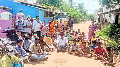 காரைக்குடியில் குடிசை மாற்று வாரியத்தைக் கண்டித்து பொதுமக்கள் சாலைமறியல்