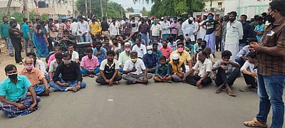 மாடுகள் ஏற்றிச் சென்ற 7 பேர் மீது வழக்கு: திண்டுக்கல்லில் இஸ்லாமியர்கள் மறியல்