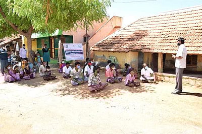 திருச்சுழி: காரைக்குளம் கிராமத்தில் குழந்தைத் தொழிலாளர் முறை ஒழிப்பு விழிப்புணர்வு நிகழ்ச்சி