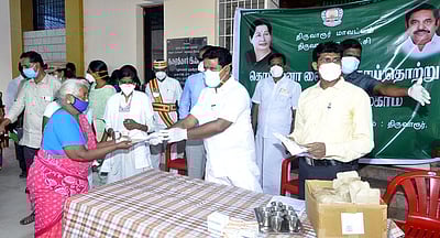 மாவட்டத்தில் ஒரே நேரத்தில் 1500 நபா்களுக்கு சிகிச்சையளிக்க வசதிகள் தயாா்: அமைச்சா் ஆா். காமராஜ்.