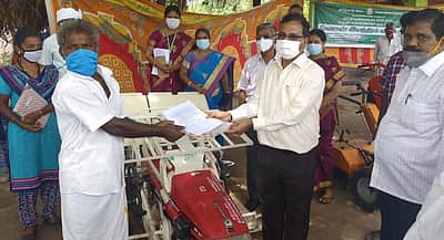 ரூ.300 கோடியில் வேளாண் இயந்திரங்கள் அளிப்பு: வேளாண் துறை இயக்குநா் தகவல்