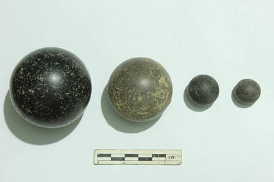 சிவகங்கை: கீழடி அகழாய்வில் பழங்கால எடைக்கற்கள் கண்டெடுப்பு