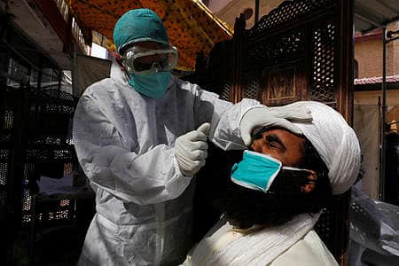 பாகிஸ்தானில் கரோனாவில் இருந்து மீண்ட 105 வயது முதியவர்