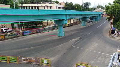 முழு ஊரடங்கு: வெறிச்சோடிய ஈரோடு; எல்லைப் பகுதிகளில் போலீஸார் தீவிர கண்காணிப்பு