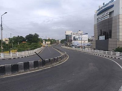 திருப்பூரில்  முழு ஊரடங்கால் சாலைகள் வெறிச்சோடின: 100 சதவீத கடைகள் அடைப்பு