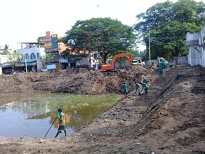 40 ஆண்டுகளுக்குப் பிறகு தூா்வாரப்பட்ட குளத்தில் நீா்த்தேக்கம்