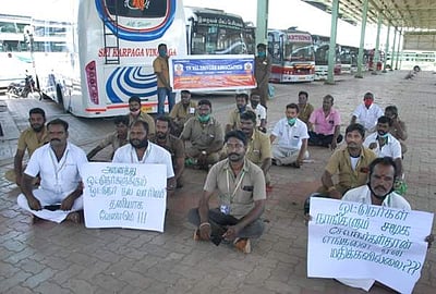 மதுரையில் ஆம்னி பேருந்து ஓட்டுநர்கள் திடீர் போராட்டம்