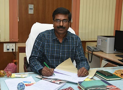 ஈரோடு மாநகராட்சியில் பணிபுரியும் 1200 தூய்மைப் பணியாளருக்கு கண்ணாடி முகக்கவசம்        