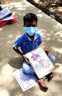 போடி அருகே மலைக் கிராம மாணவா்களுக்கு மாற்றுக் கல்வி