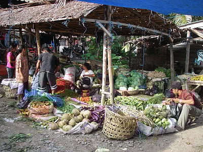 குளச்சலில் 9 பேருக்கு கரோனா: தினசரி சந்தை, பேருந்து நிலையம் மூடல்