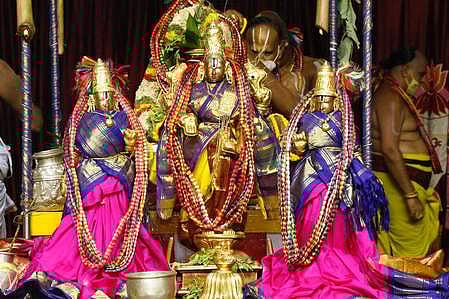 வருடாந்திர பவித்ரோற்சவம்: பவித்ர மாலைகள் சமா்ப்பணம்