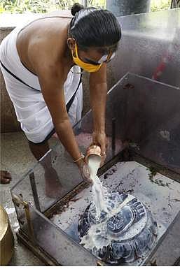 திருமலையில் சத்ரதபனோற்சவம்