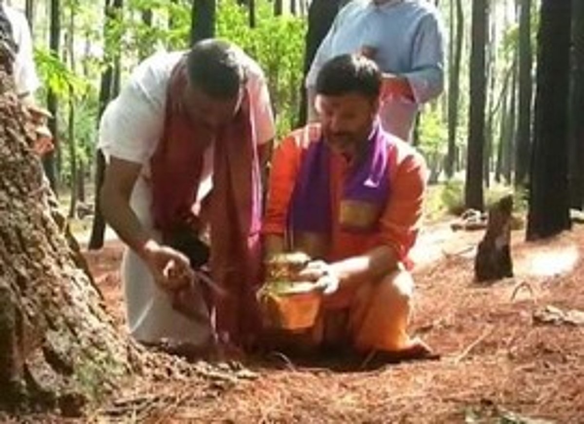 அயோத்திக்கு திருமலையில் இருந்து மண், தீா்த்தம்