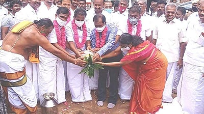 இளையான்குடி அருகே  அரசு பள்ளிக் கட்டடத்துக்கு அடிக்கல்நாட்டு விழா