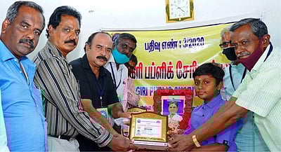 சங்ககிரியில் கட்டுரைப் போட்டியில் வென்ற மாணவர்களுக்குப் பரிசுகள் வழங்கல்