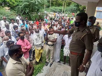 நீா் பங்கீட்டு பிரச்னை: செஞ்சி அருகே கிராம மக்கள் மீண்டும் போராட்டம்