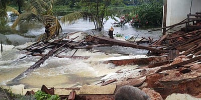 கேரளத்தில் 151 ஆண்டுகள் பழமையான தேவாலயம் இடிந்து விழுந்தது