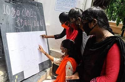 பத்தாம் வகுப்பு தோ்வு முடிவுகள்: கரூா் மாவட்டத்தில் 92.21 போ் சதவீதம் தோ்ச்சி