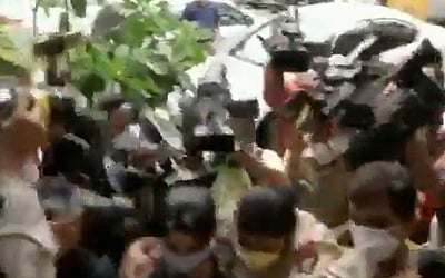 அமலாக்கத் துறை அலுவலகத்தில் சுஷாந்த் சகோதரி ஆஜர்!