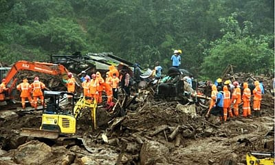 மூணாறு அருகே நிலச் சரிவு: மேலும் 6 பேரின் சடலங்கள் மீட்பு; பலி 49 ஆக உயா்வு