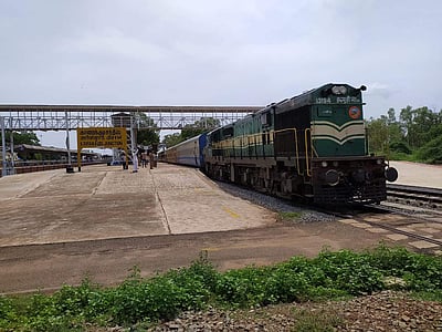 திருச்சி - ராமேசுவரம் - காரைக்குடி வழியில் அதிவிரைவு ரயில் தண்டவாள சோதனை