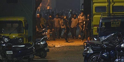 முகநூல் பதிவால் பெங்களூருவில் வன்முறை; மூவர் பலி; 110 பேர் கைது