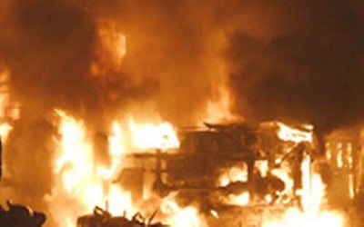 கர்நாடகம்:  பேருந்து தீ விபத்தில் 5 பேர் பலி