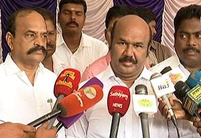 பழனிசாமியே என்றும் முதல்வர் என்பது கட்சியின் கருத்து அல்ல: ஜெயக்குமார்