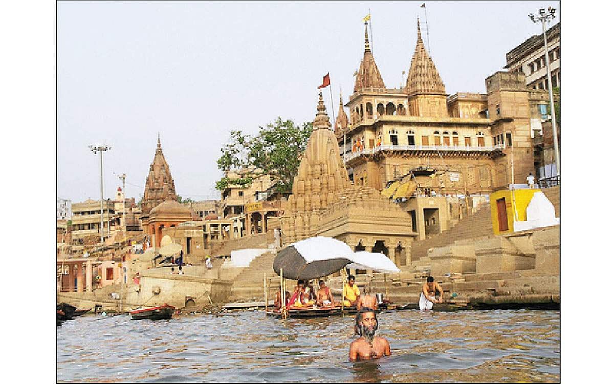 காசி க்ஷேத்திரம்: அன்னபூரணிக்கு பூஜை செய்யும் குபேரன்