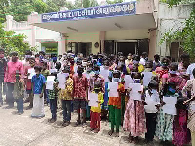 விழுப்புரத்தில் சாதி சான்றிதழ் கேட்டு பொதுமக்கள் போராட்டம்