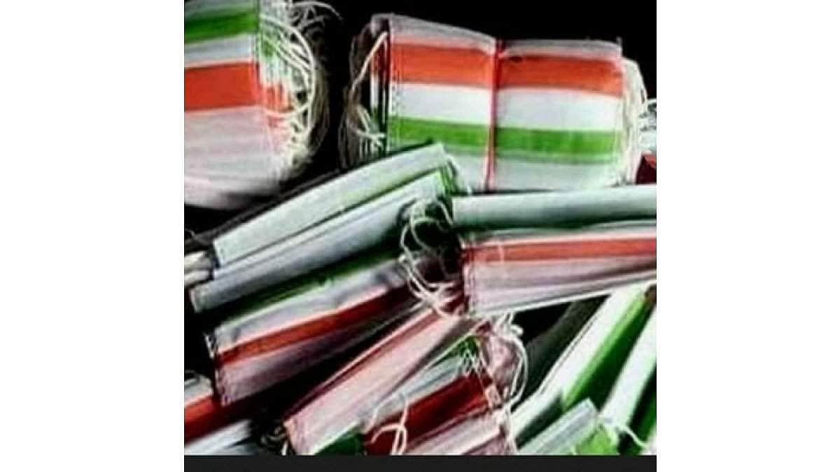 மூவர்ணக் கொடி நிறத்தில் முகக்கவசம்: இஸ்லாமிய பெண்கள் அமைப்பு கண்டனம்