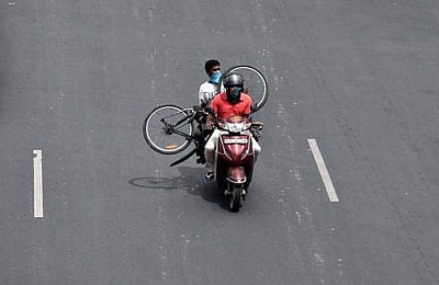 வெளிநாடு, வெளிமாநிலத்திலிருந்து வர தற்போதுள்ள இ-பாஸ் நடைமுறை தொடரும்: தமிழக அரசு