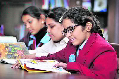 மாணவர்களின் கல்வித்திறனை மேம்படுத்த சமூக வலைத்தளங்கள் உதவுகின்றன: ஆய்வில் தகவல்