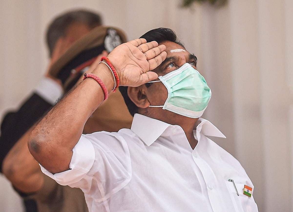 தேசியக் கொடியேற்றிய முதல்வர் பழனிசாமி - புகைப்படங்கள்